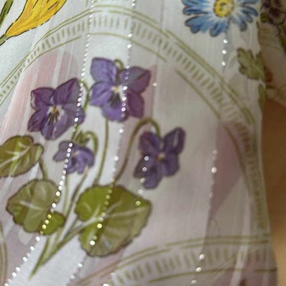 ‼️SOLD‼️Gorgeous Floral Blouse - Picture 11 of 14